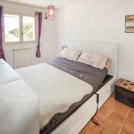 Three-bedroom Holiday In * Antibes