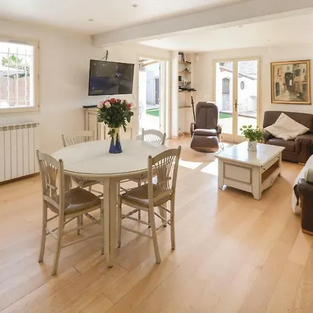 Three-bedroom Holiday In *