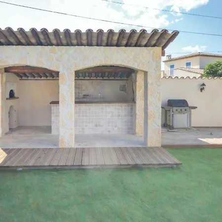 Three-bedroom Holiday In * Antibes